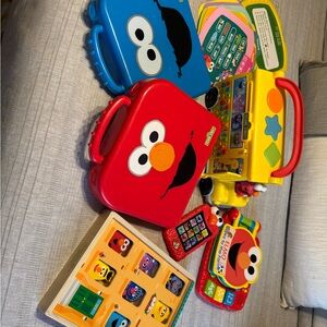 Sesame Street Elmo and Friends Learning Set - Red, Blue, Yellow